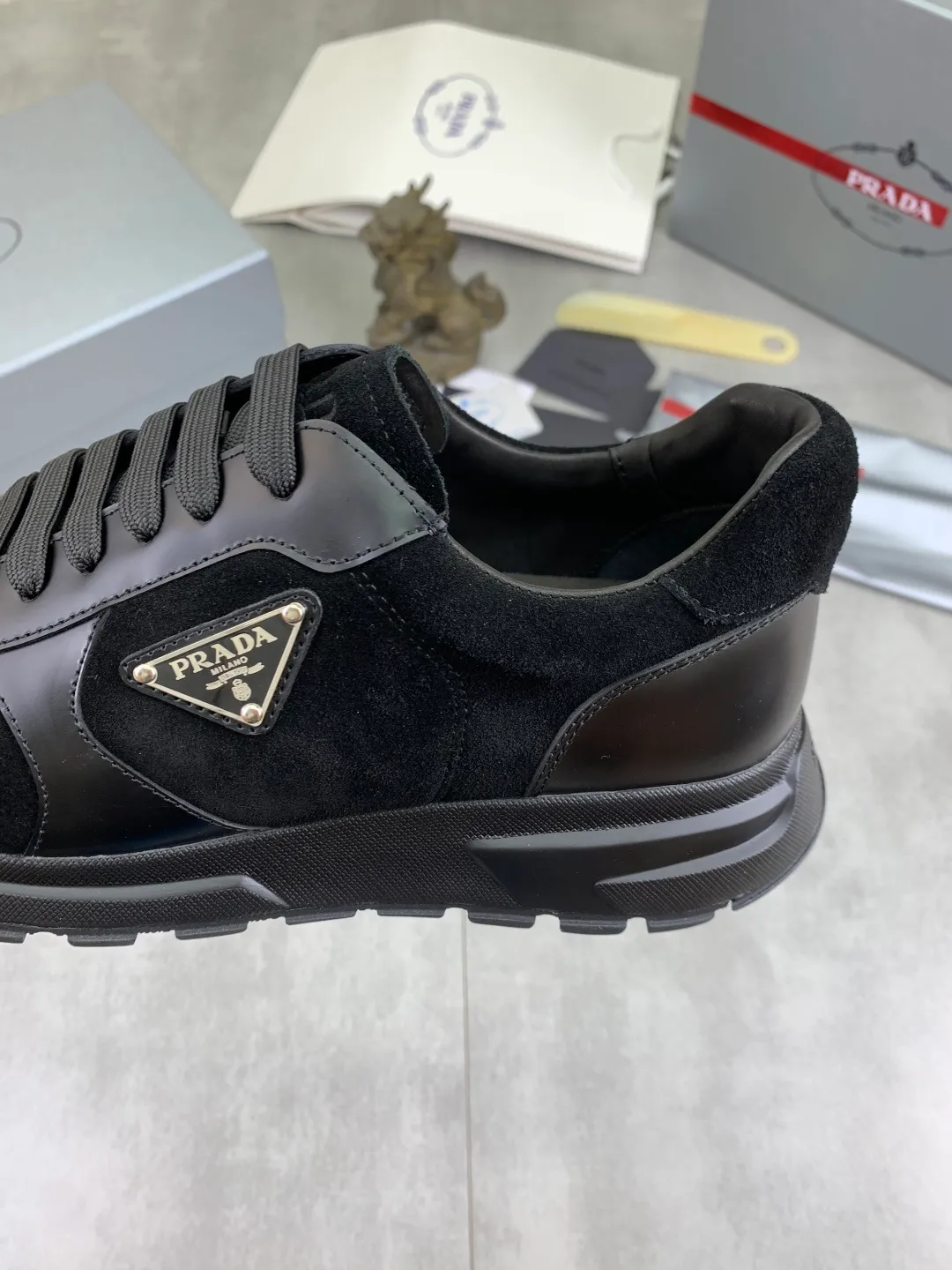 Men's men's shoes💰P580💰【New model】Top quality, new popular models on the official website, which will never go out of style for a century,🆘 The trendy brand (Prada) mainly promotes popular models, avant-garde and versatile fashionable men's shoes, private version molding, cowhide surface splicing 1:1 oil edge processing... fashionable and simple, original imported cowhide interior cowhide feet; the atmosphere and personality are more fashionable, eye-catching and pursuing class. It will subvert old ideas and be a must-have for fashionistas who want to spend time with you! Must keep it! High-end comfort, high-end quality workmanship. Size: 38-44 Various colors available. full package